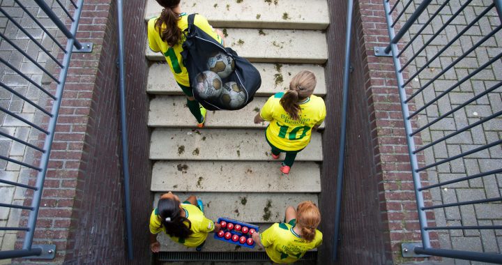 Beloftes dames leren wat verliezen is