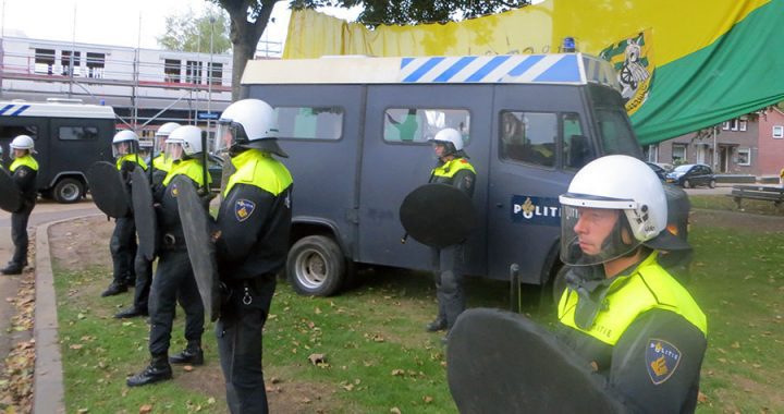 Agent slaat 70 jarige voetbalfan in Sittard