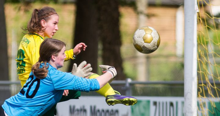Monsterscore Dames 2 in kleine derby