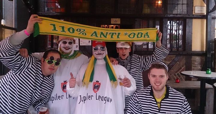 Fans geven derby (1-1)  beetje kleur