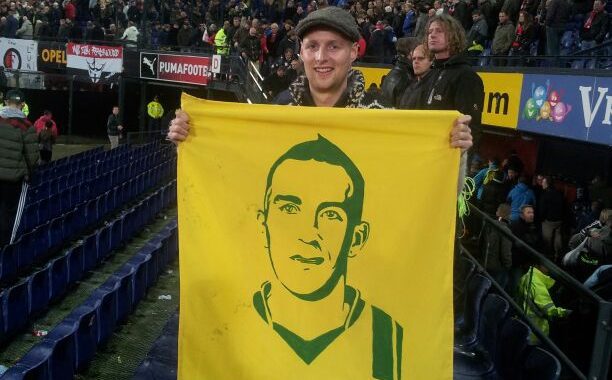 Vlag Ricksen bij Feyenoord-AZ