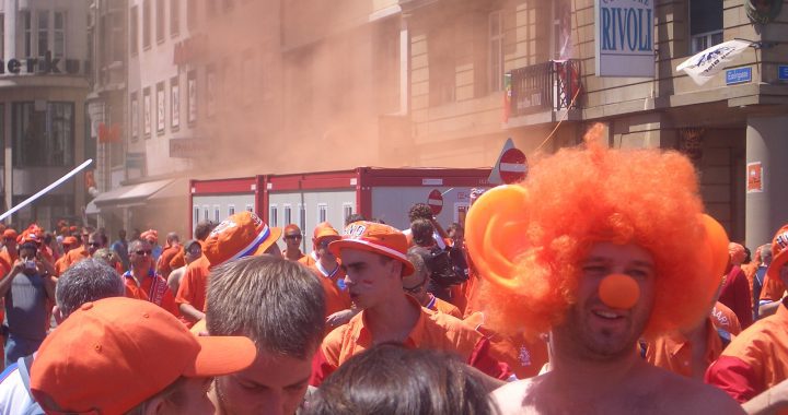 Fortuna supporters naar Oranje