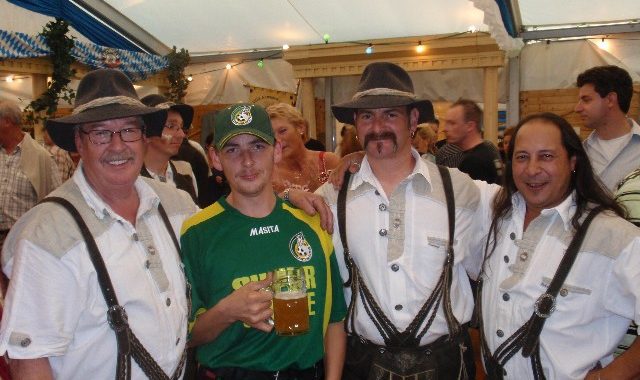 Oktoberfest ins home; wurst, bier und musik!